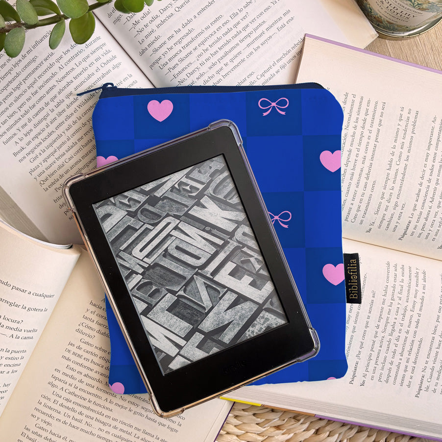 CUADROS AZULES - FUNDA E-READER CON CIERRE
