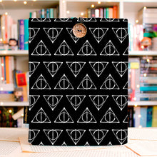 Cargar imagen en el visor de la galería, FUNDA RELIQUIAS - MEDIANA