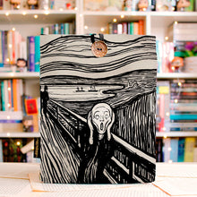 Cargar imagen en el visor de la galería, FUNDA EL GRITO - TAMAÑO E-READER