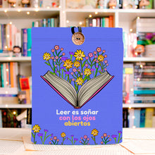 Cargar imagen en el visor de la galería, FUNDA LEER ES SOÑAR - MEDIANA