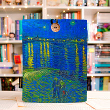 Cargar imagen en el visor de la galería, FUNDA NOCHE ESTRELLADA SOBRE EL RÓDANO - MEDIANA