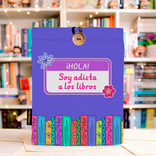 Cargar imagen en el visor de la galería, FUNDA ADICTA A LOS LIBROS - MEDIANA