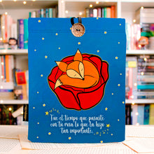 Cargar imagen en el visor de la galería, FUNDA EL PRINCIPITO: EL ZORRO Y LA ROSA - GRANDE
