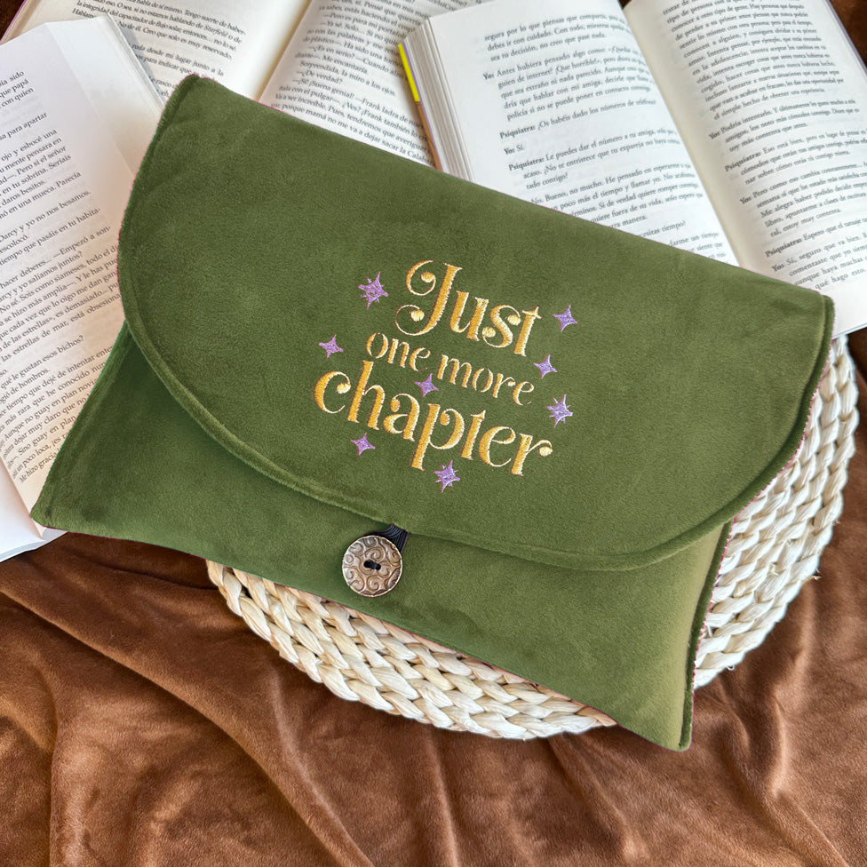 JUST ONE MORE CHAPTER - FUNDA BORDADA TIPO SOBRE